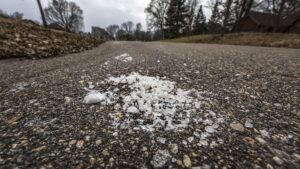 de287d-20170330-road-salt-0002