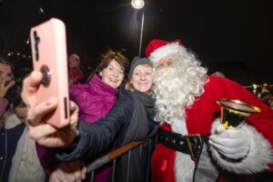 christmas lights ennis 29-11-24 santa selfie 1